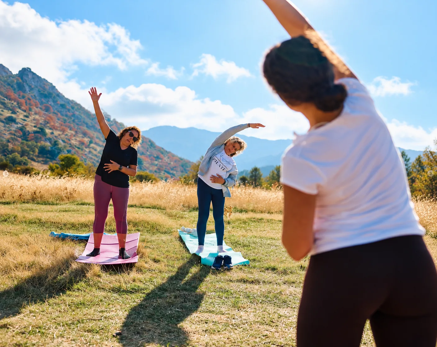 Sesión de FisioPilates al aire libre en la sierra