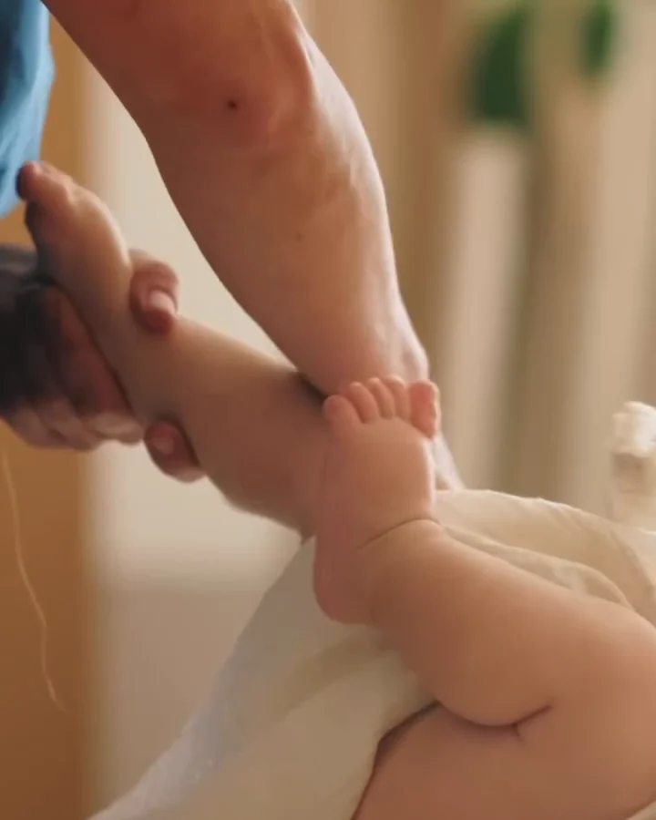 Fisioterapia pediátrica con un bebé