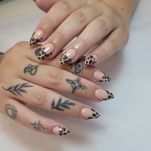 Francesa animal print de leopardo sobre base nude