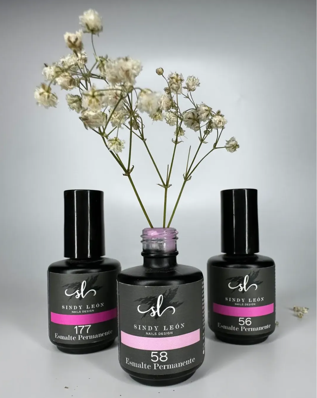 Botes de esmalte permanente de la línea propia Sindy León Nails Design