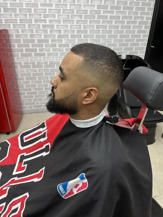 Fade y barba poblada