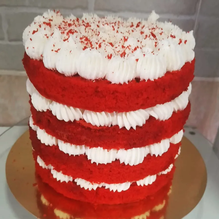 Red velvet naked cake