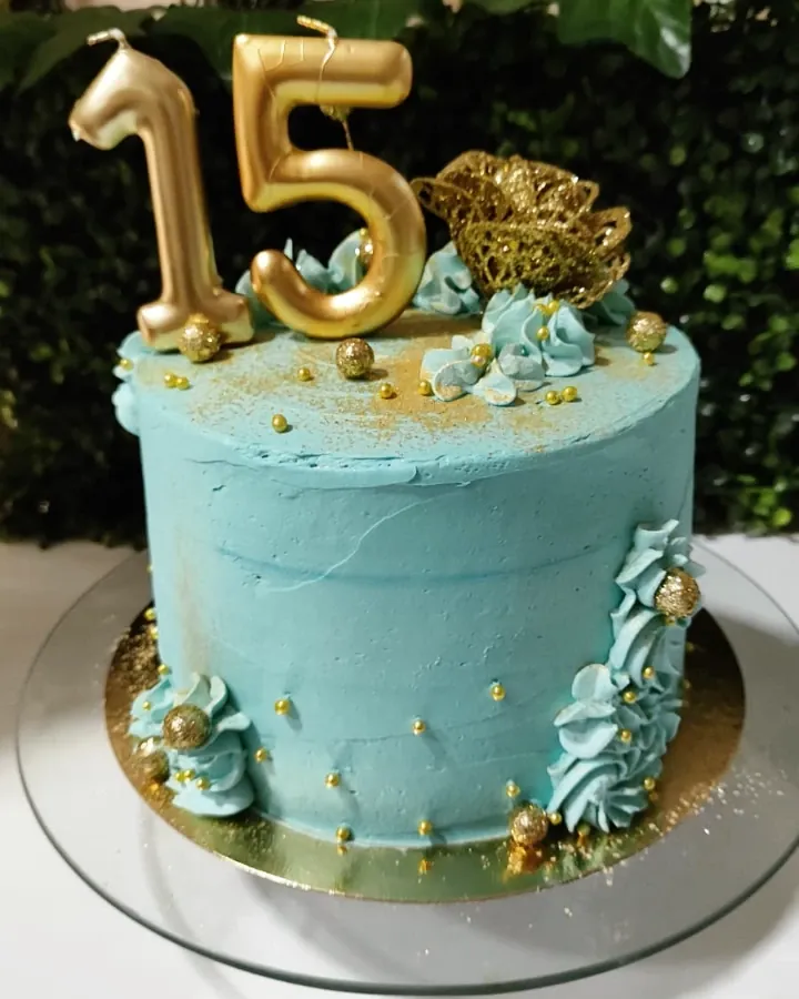Tarta azul de quince años