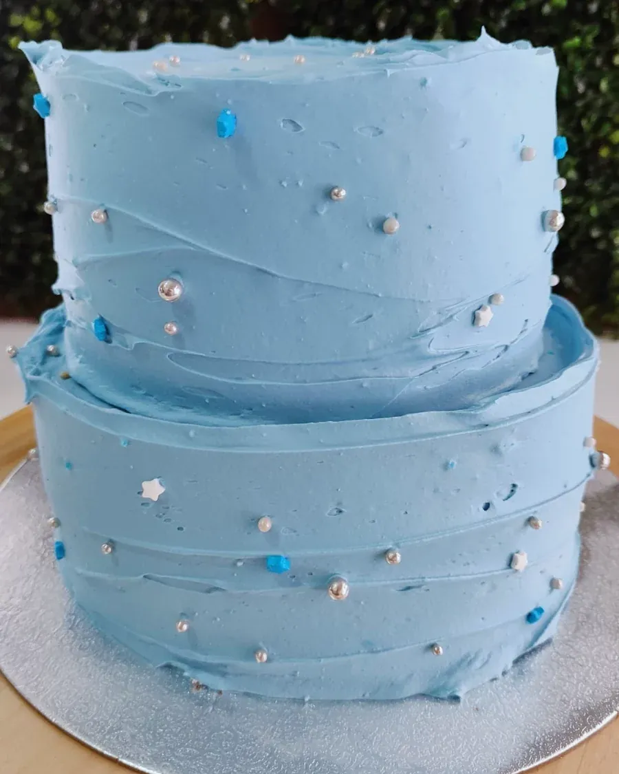 Tarta de dos pisos azul