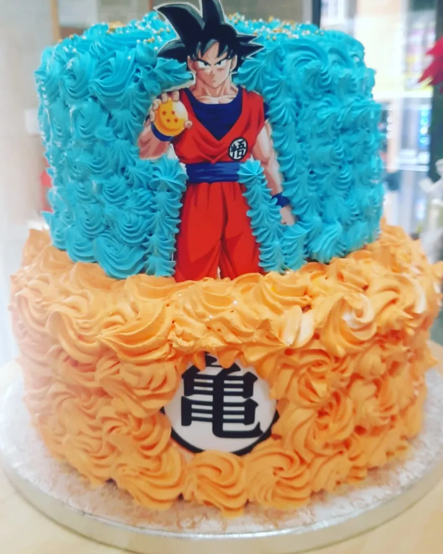 Tarta de dos pisos de Goku