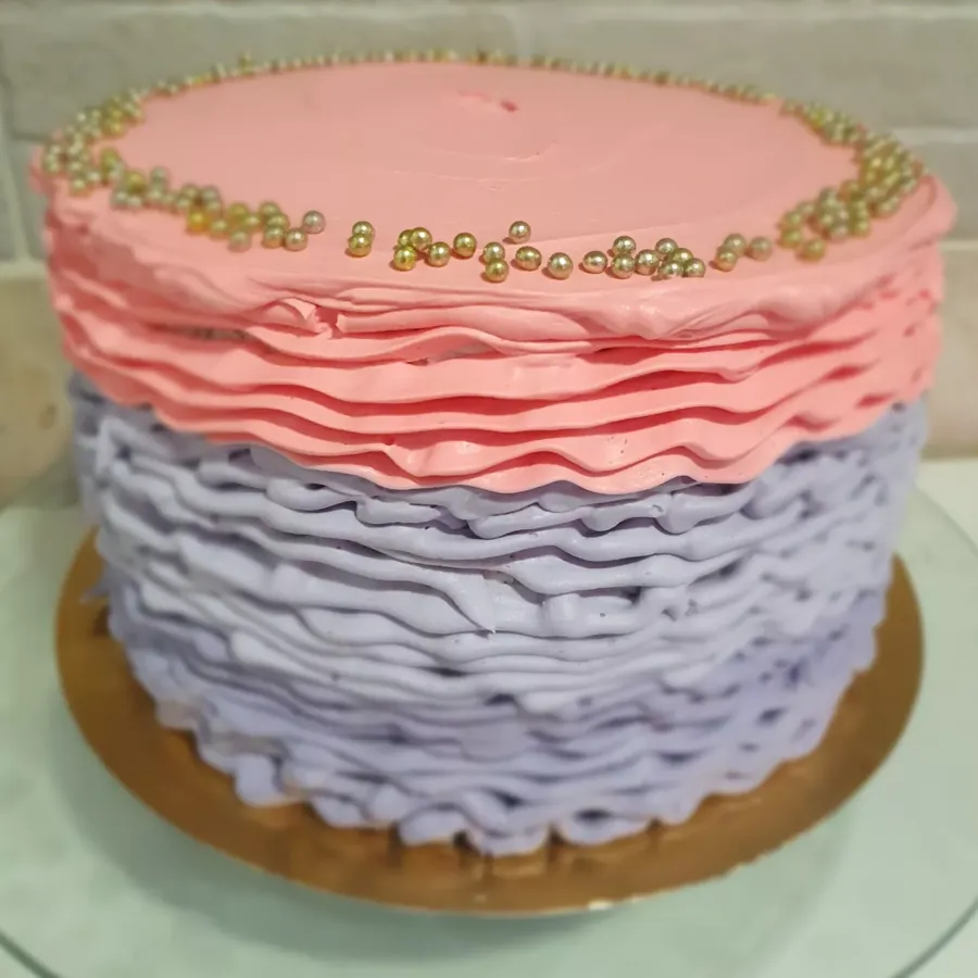 Tarta con volantes rosa y lila