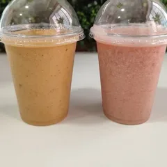 Zumo de piña o melocotón