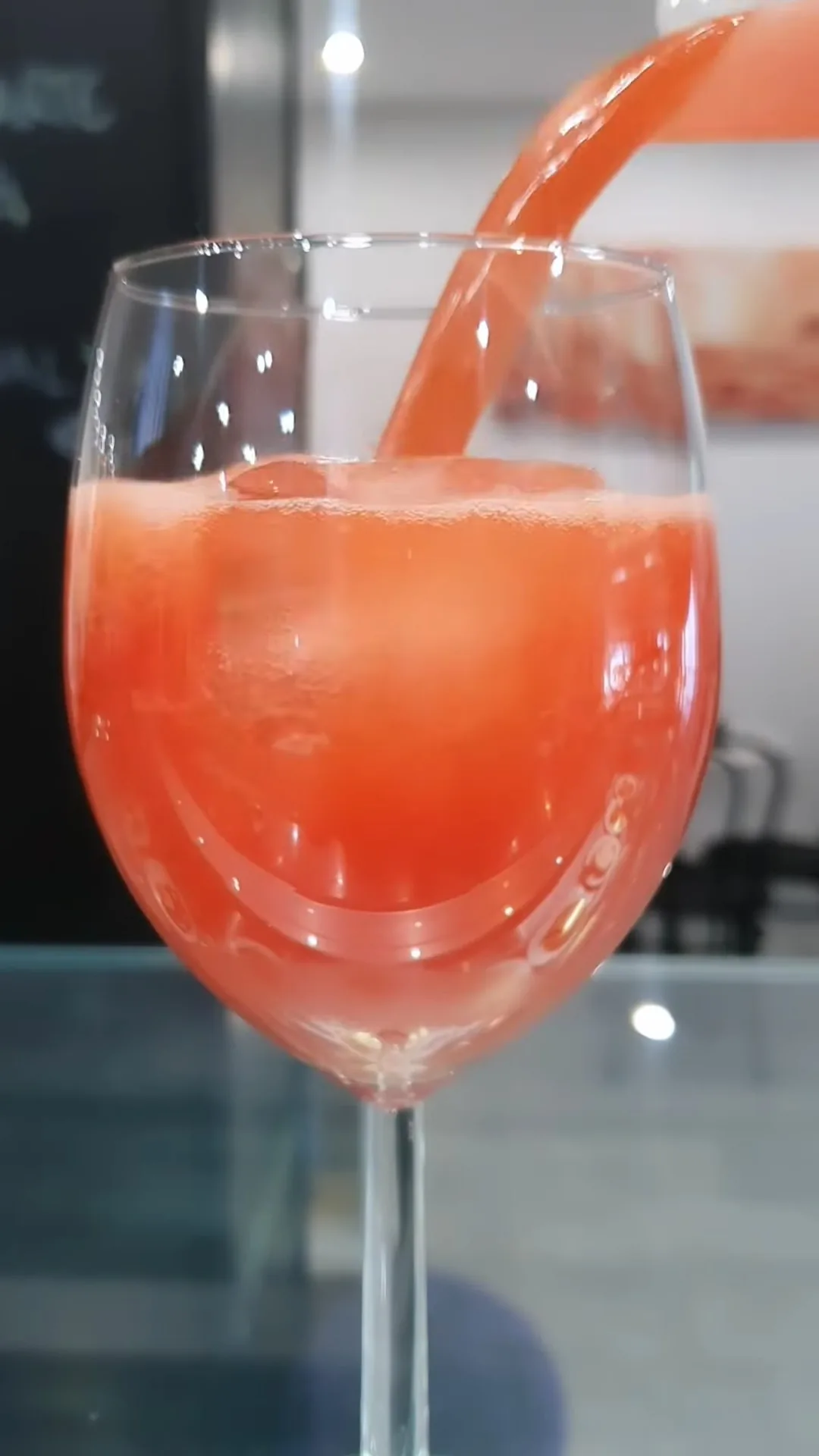 Bebida fría en copa