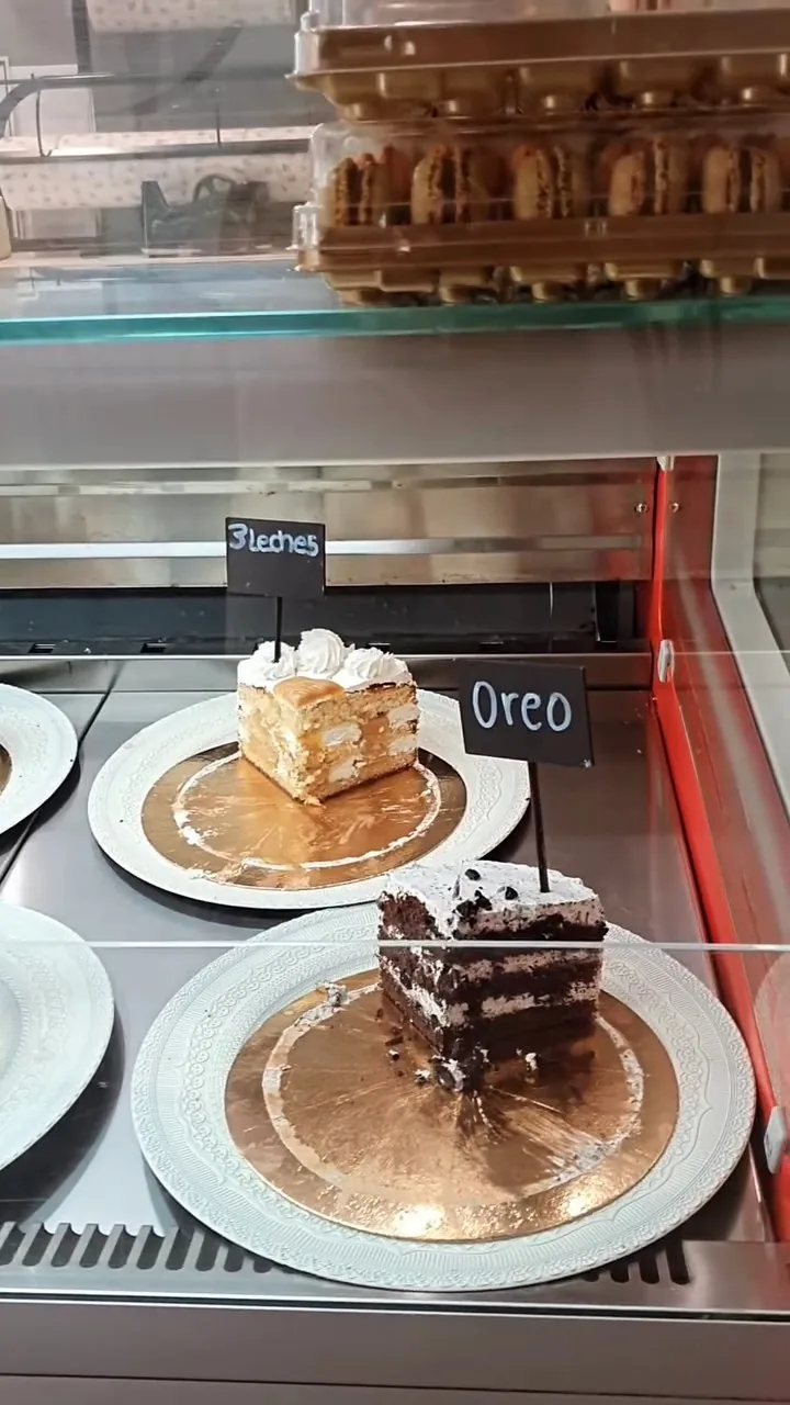 Porciones de tarta Oreo, zanahoria y muerte por chocolate