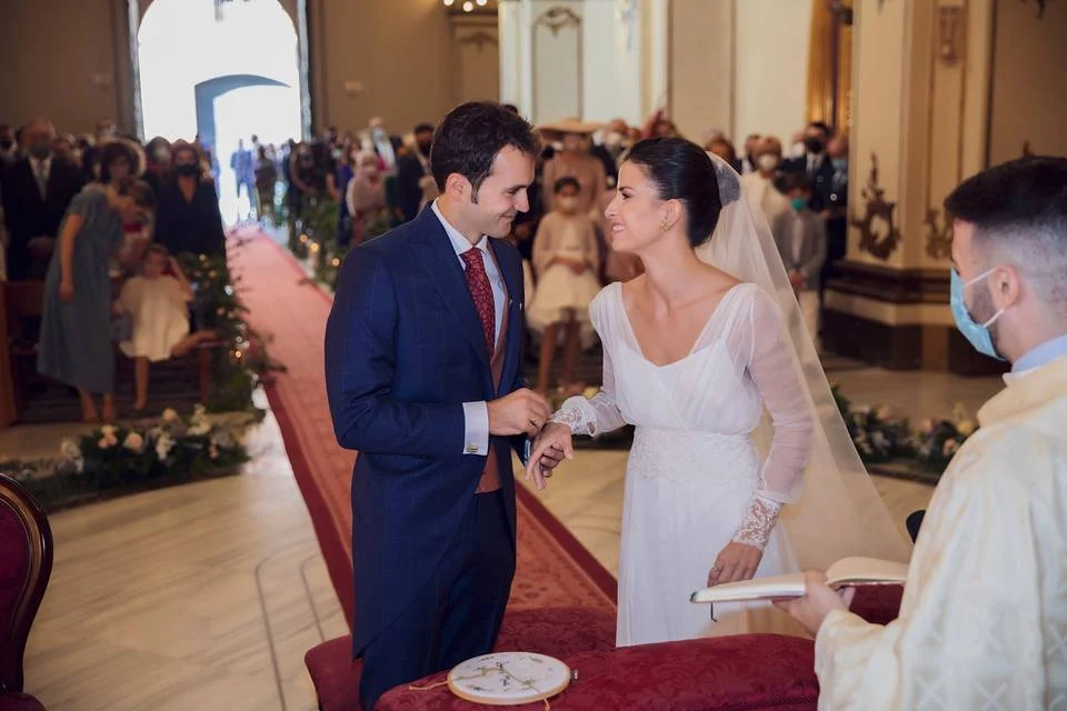 Los novios durante la ceremonia