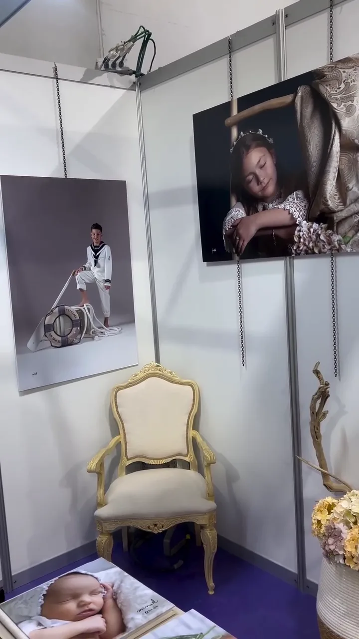Fotografías expuestas en el stand de Feramur