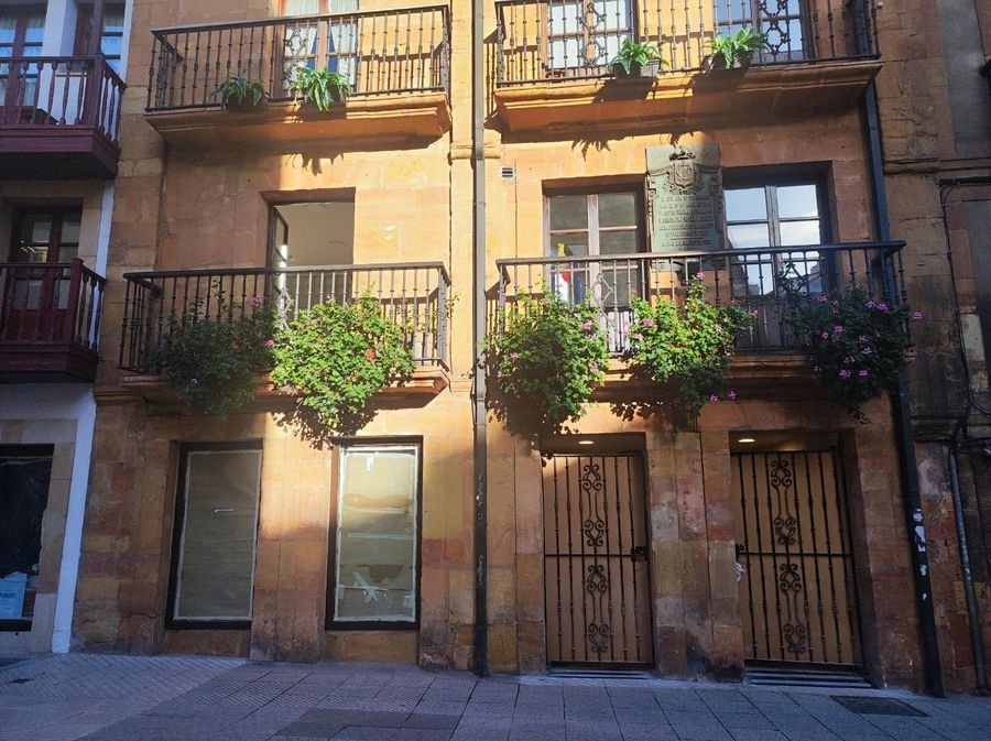Fachada del edificio de la calle Rosal